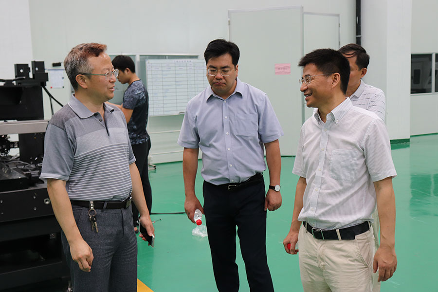 武汉大学物理学院院长、中科院徐红星院士来公司考察(图5)