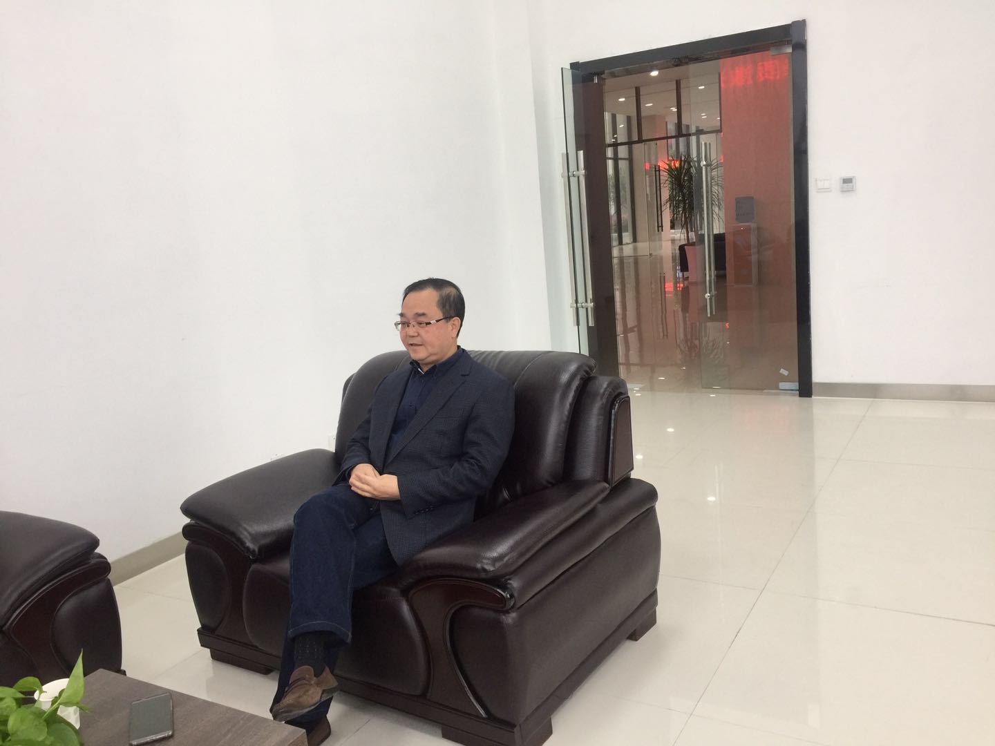  陈教授和市政府领导到公司参观(图5)